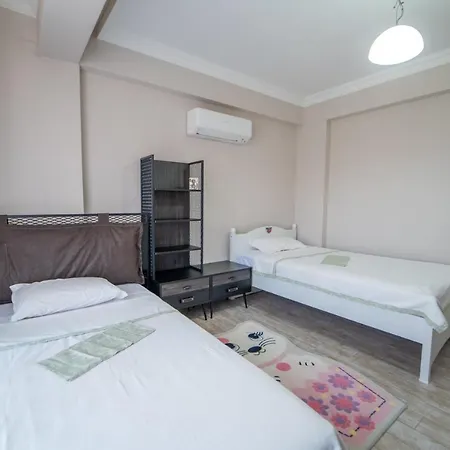 Splendid Flat Close To The Beach With Balcony And Shared Backyard In Fethiye פאטהיה